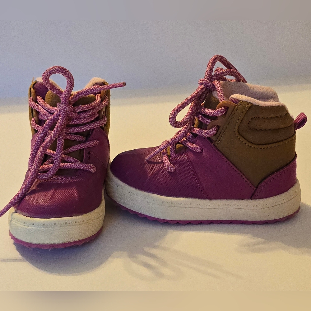 OshKosh B'gosh Pink and Tan Baby Boots Size 4 - Picture 2 of 5